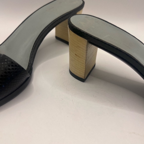 Gucci womens reptile slip on sandals. Size 6B black snakeskin w/ block heel. - Picture 4 of 10